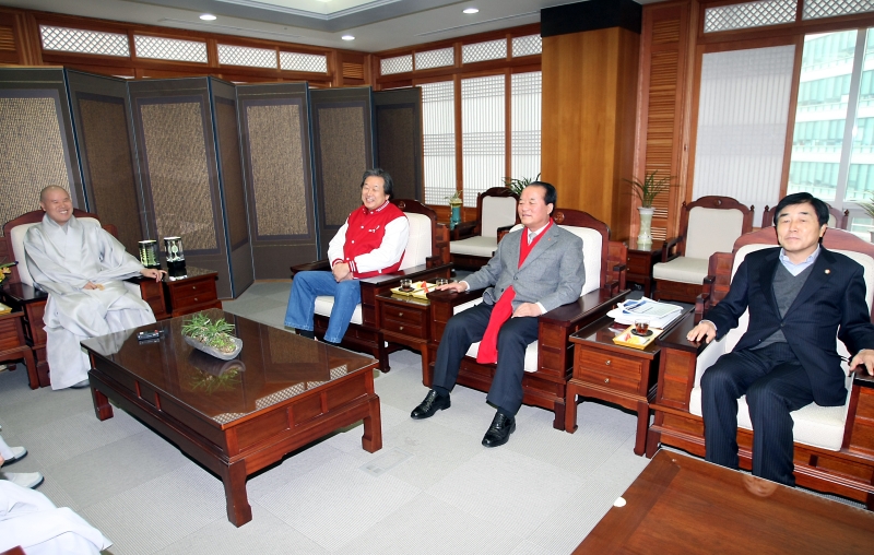 2012.12.05_새누리당 예방 (3)